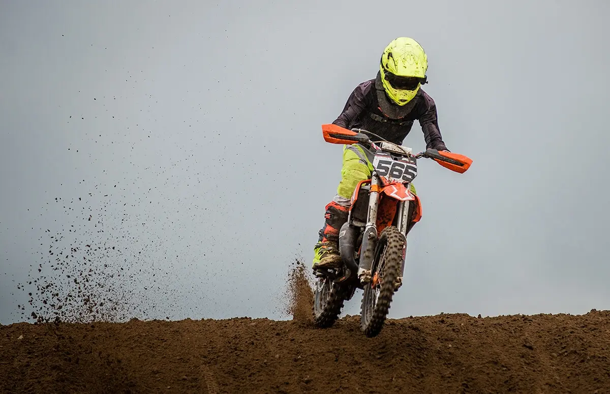 Motocross w akcji — pasja, która napędza warsztat ALL-MOT